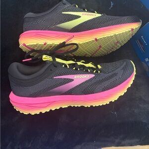 Brooks Women's Black and Pink Athletic Shoes